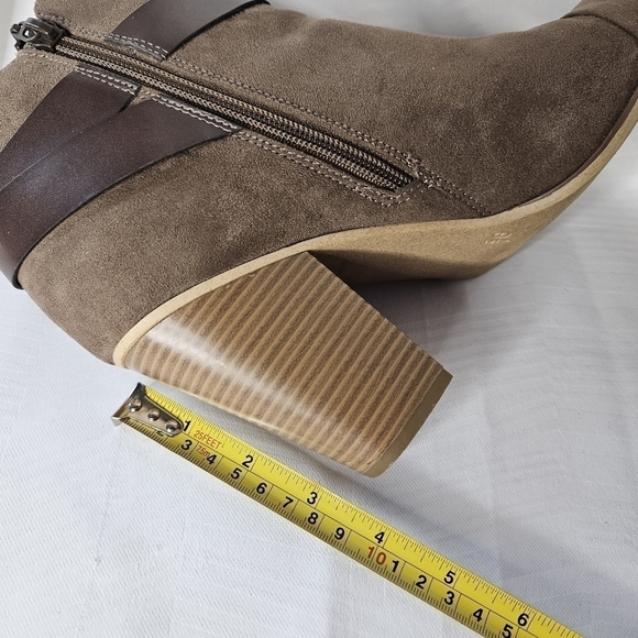 Limelight Jena faux suede tan ankle boots with zipper size 9 1/2 - Picture 9 of 10